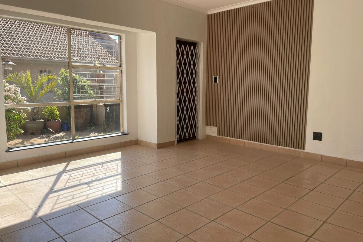 Charming 2-Bedroom Townhouse with Private Garden in Birchleigh – Perfect Starter Home! - Photo 4