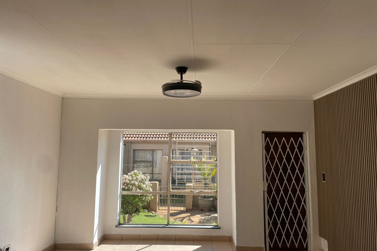 Charming 2-Bedroom Townhouse with Private Garden in Birchleigh – Perfect Starter Home! - Photo 5