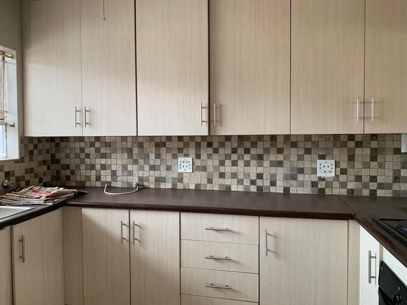 2 Bedroom Ground Floor Flatlet with your own private garden and swimming pool in comple - Photo 7