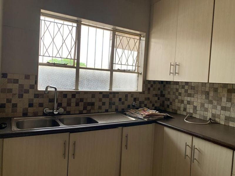 2 Bedroom Ground Floor Flatlet with your own private garden and swimming pool in comple - Photo 6