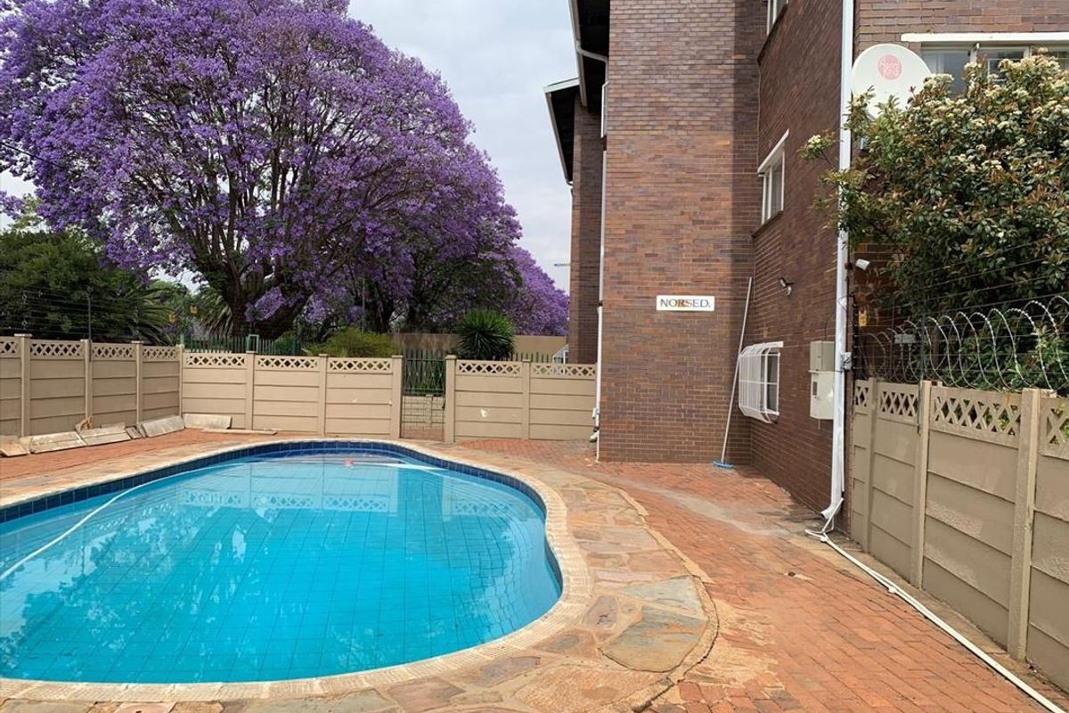 2 Bedroom Ground Floor Flatlet with your own private garden and swimming pool in comple - Photo 4