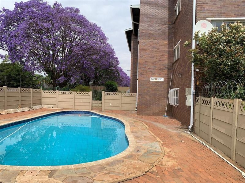 2 Bedroom Ground Floor Flatlet with your own private garden and swimming pool in comple - Photo 4