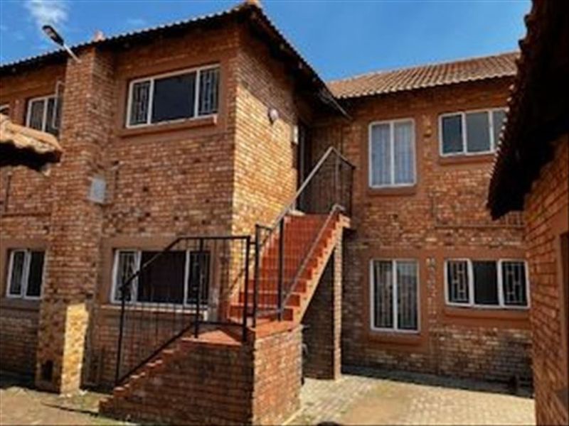 2 Bedroom Townhouse in Edleen, with a Build in Braai on the veranda - Photo 9
