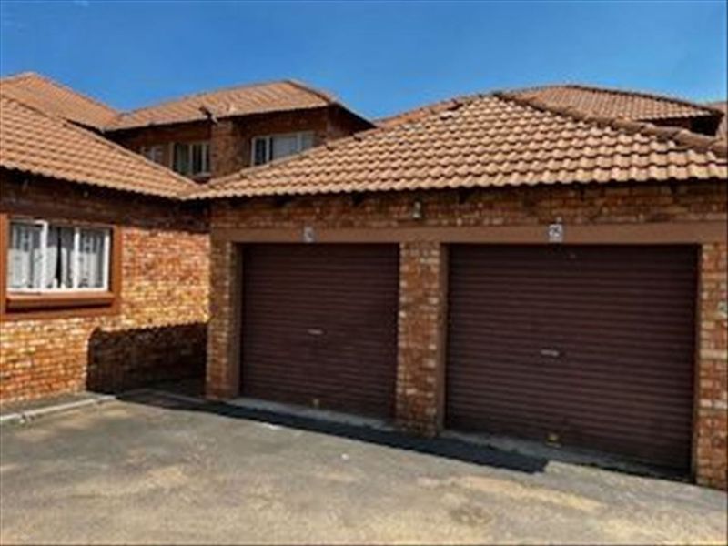 2 Bedroom Townhouse in Edleen, with a Build in Braai on the veranda - Photo 8