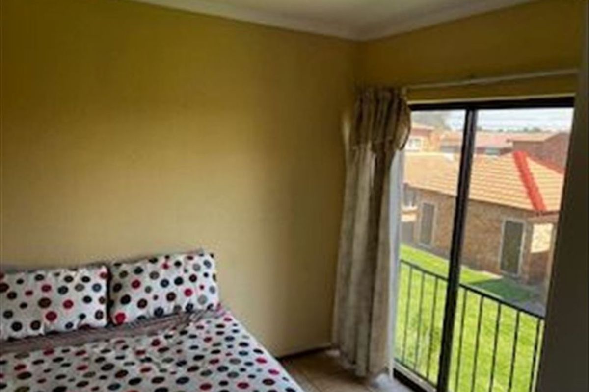 2 Bedroom Townhouse in Edleen, with a Build in Braai on the veranda - Photo 4