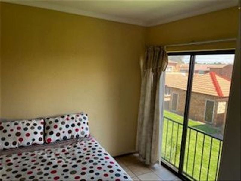 2 Bedroom Townhouse in Edleen, with a Build in Braai on the veranda - Photo 4
