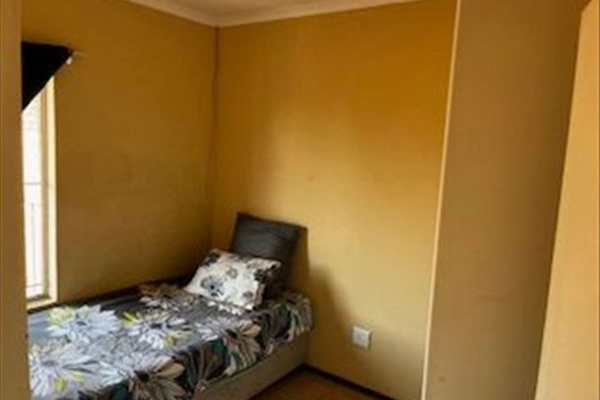 2 Bedroom Townhouse in Edleen, with a Build in Braai on the veranda - Photo 3