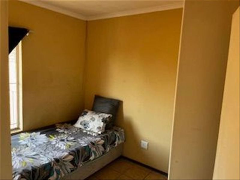 2 Bedroom Townhouse in Edleen, with a Build in Braai on the veranda - Photo 3
