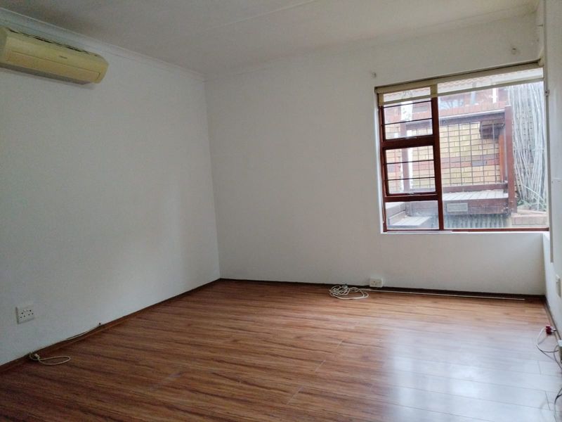 Exclusive living in 3-Bedroom, 2-Bathroom Cluster in Bishops Court awaiting its new owner. - Photo 10