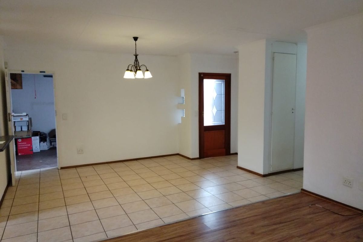 Exclusive living in 3-Bedroom, 2-Bathroom Cluster in Bishops Court awaiting its new owner. - Photo 3