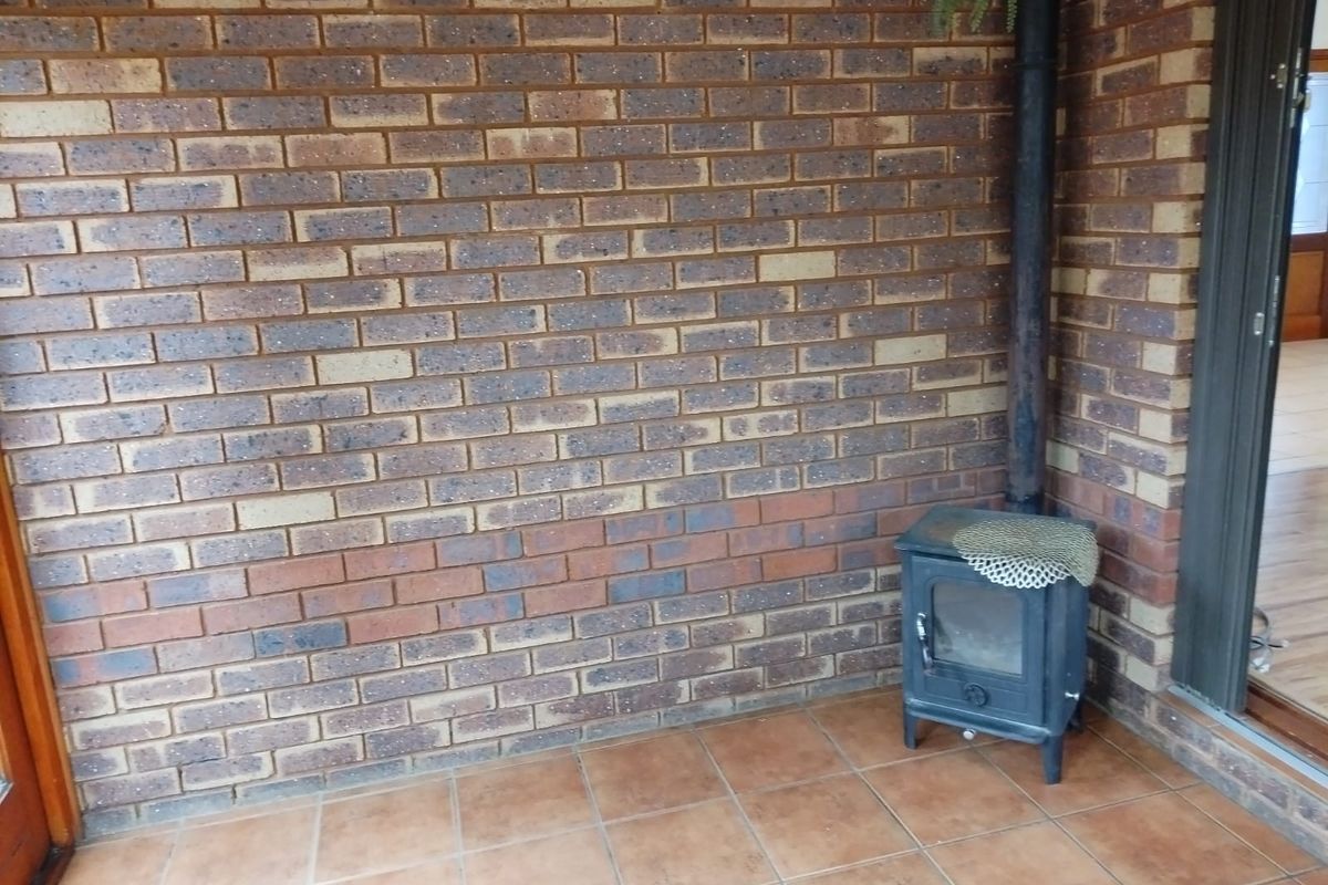 Exclusive living in 3-Bedroom, 2-Bathroom Cluster in Bishops Court awaiting its new owner. - Photo 5