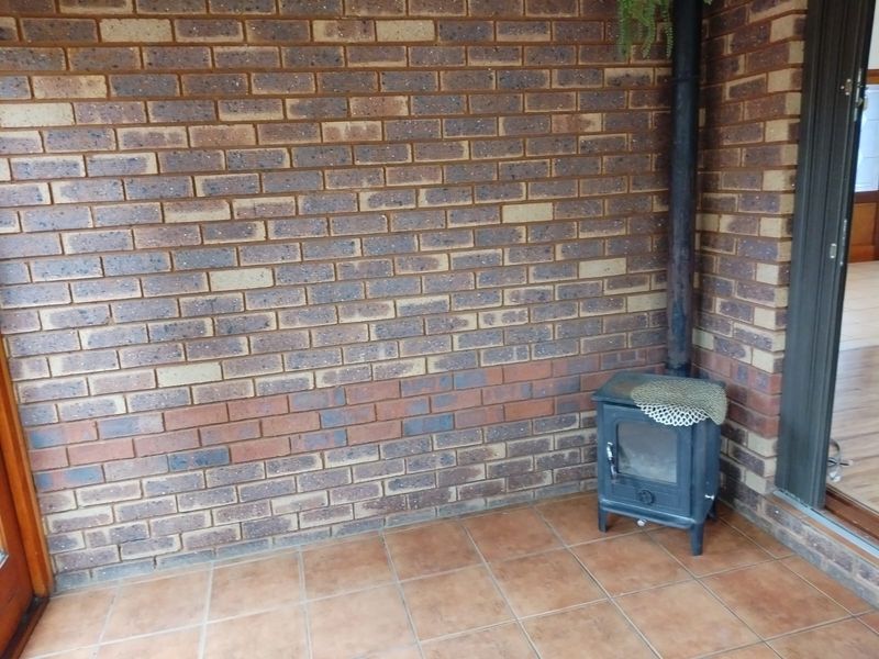 Exclusive living in 3-Bedroom, 2-Bathroom Cluster in Bishops Court awaiting its new owner. - Photo 5