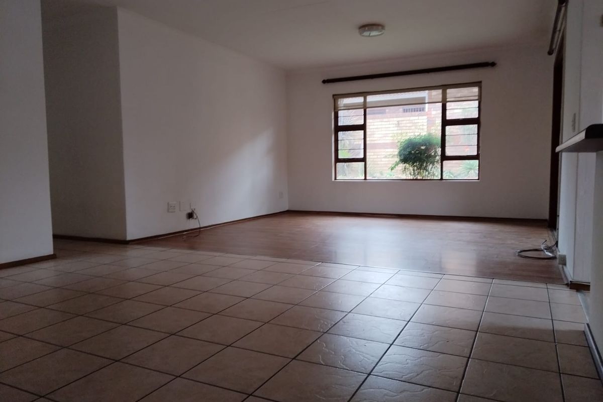Exclusive living in 3-Bedroom, 2-Bathroom Cluster in Bishops Court awaiting its new owner. - Photo 2