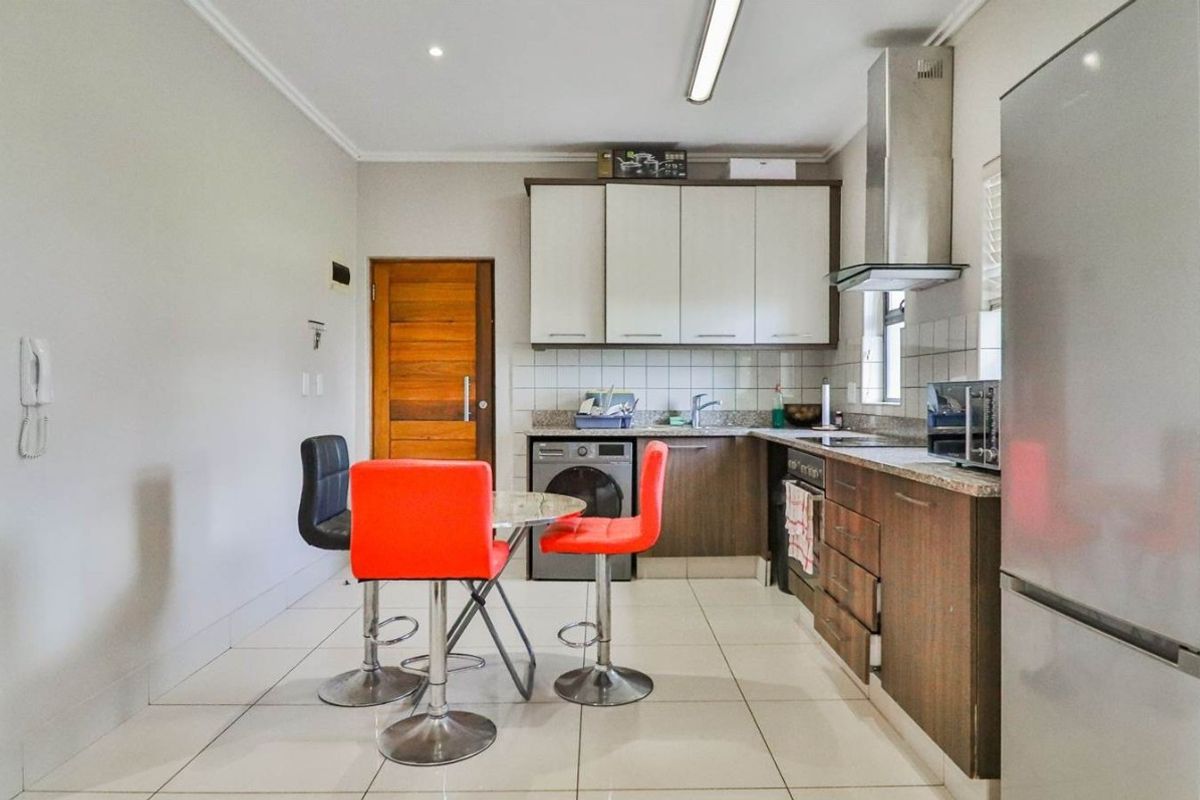 2 Bedroom apartment for sale in Umhlanga Ridge - Photo 4