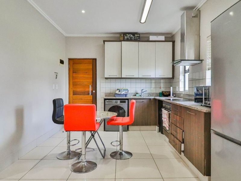 2 Bedroom apartment for sale in Umhlanga Ridge - Photo 4