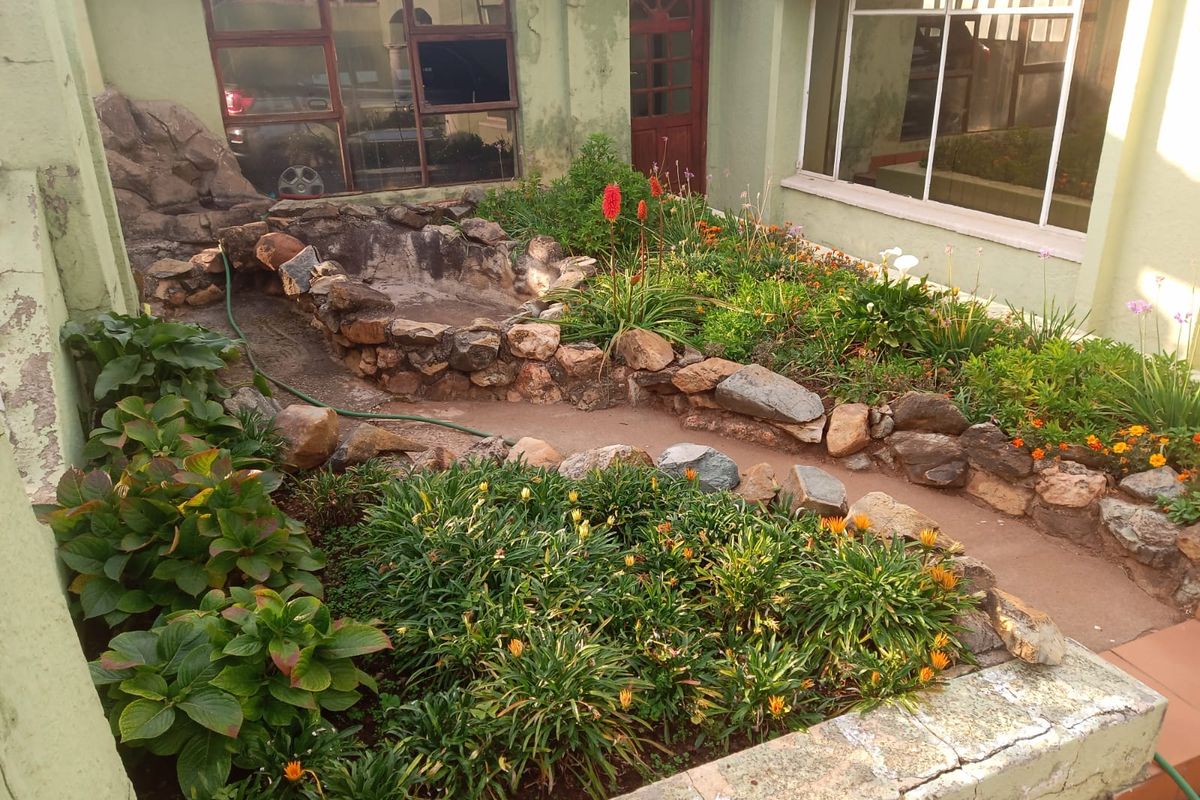 INVESTORS - Photo 3