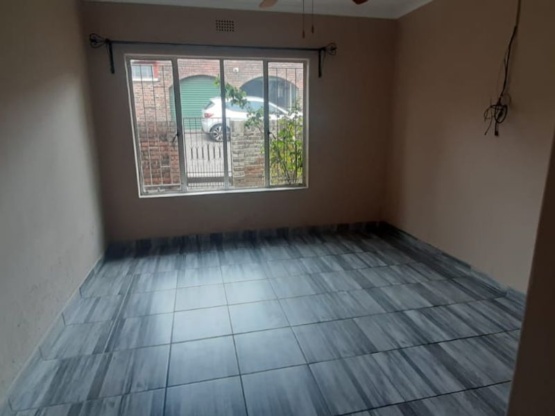 Modern 3 Bed Townhouse with Double Garage - Photo 10