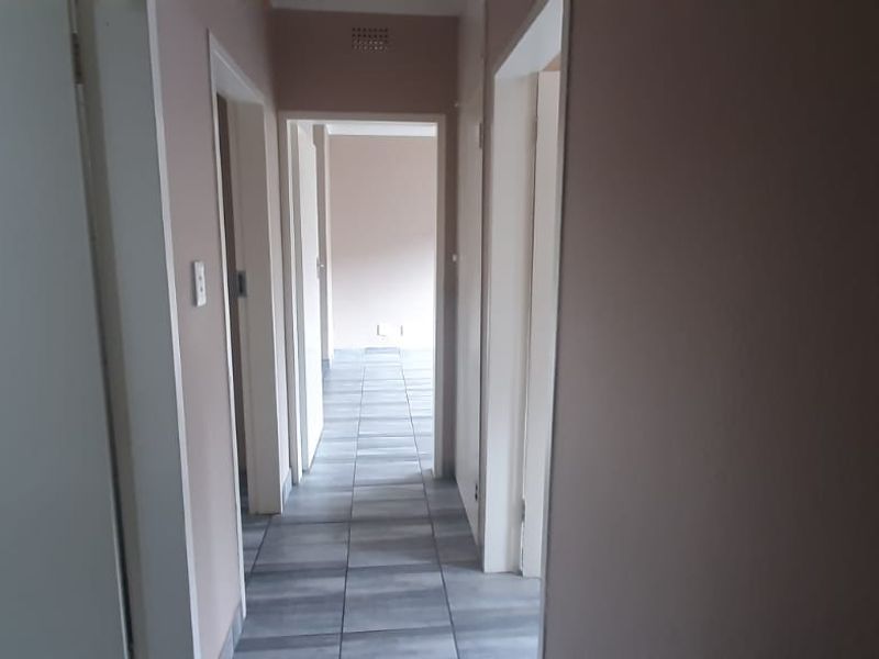 Modern 3 Bed Townhouse with Double Garage - Photo 8