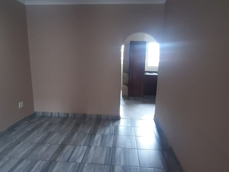 Modern 3 Bed Townhouse with Double Garage - Photo 9