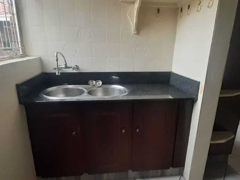 Modern 3 Bed Townhouse with Double Garage - Photo 6