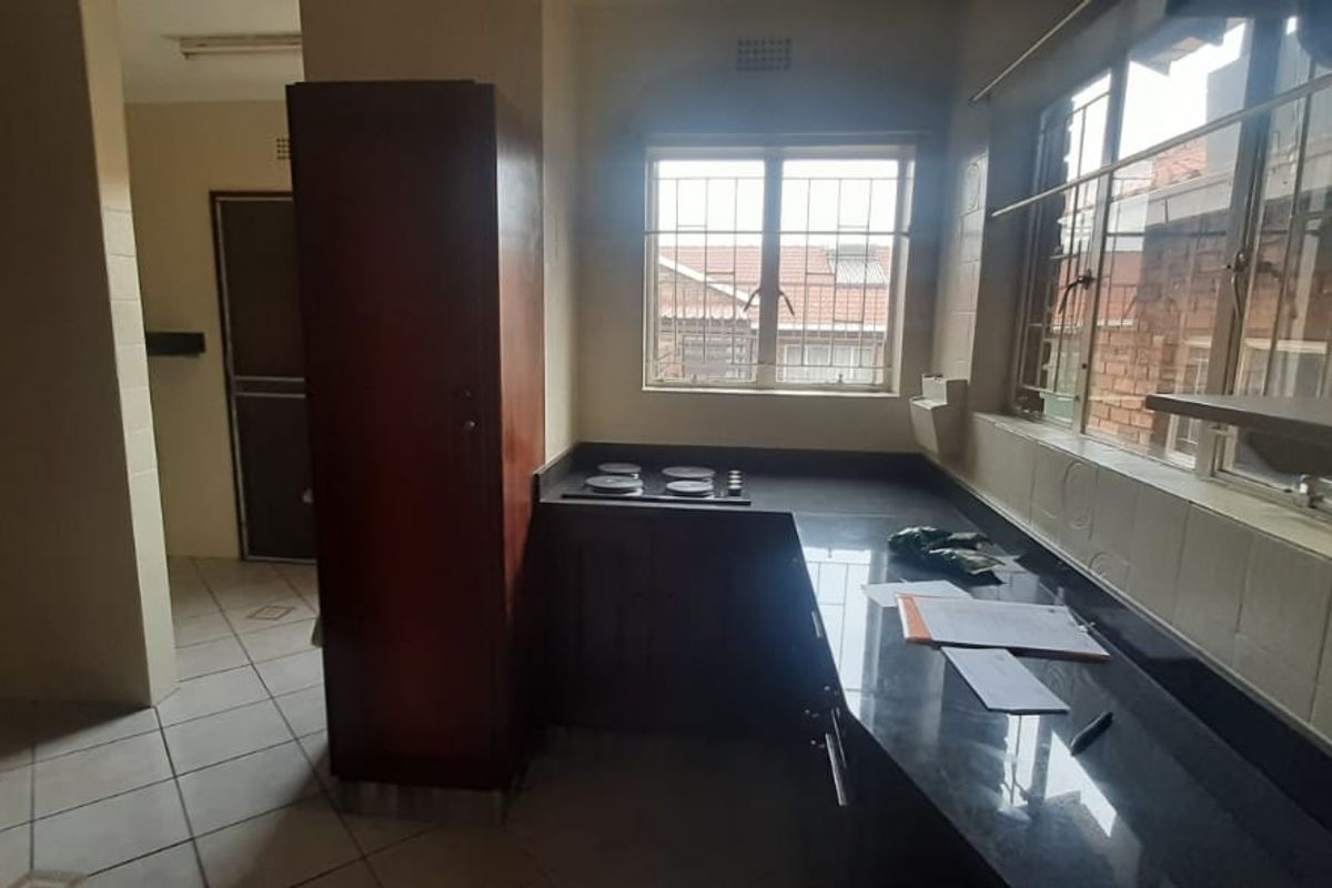 Modern 3 Bed Townhouse with Double Garage - Photo 5