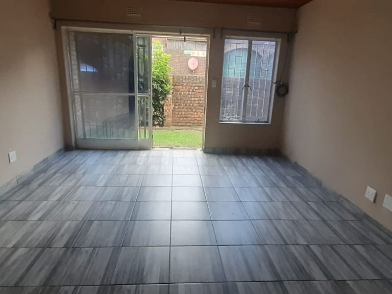 Modern 3 Bed Townhouse with Double Garage - Photo 3