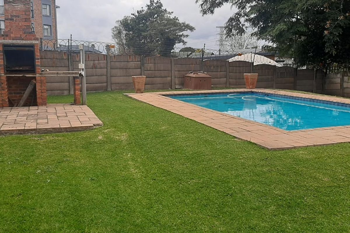 Modern 3 Bed Townhouse with Double Garage - Photo 2