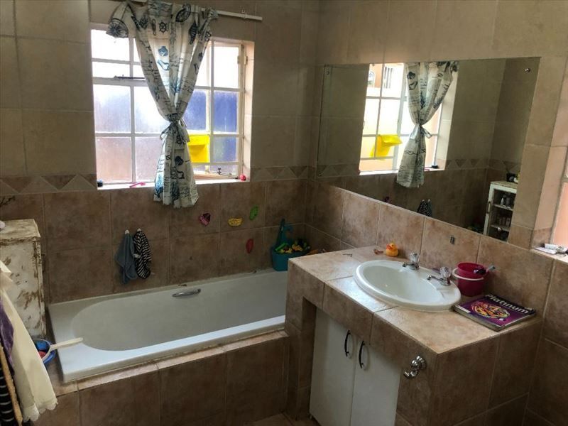 3 Bedroom townhouse with a study and own private yard. - Photo 1