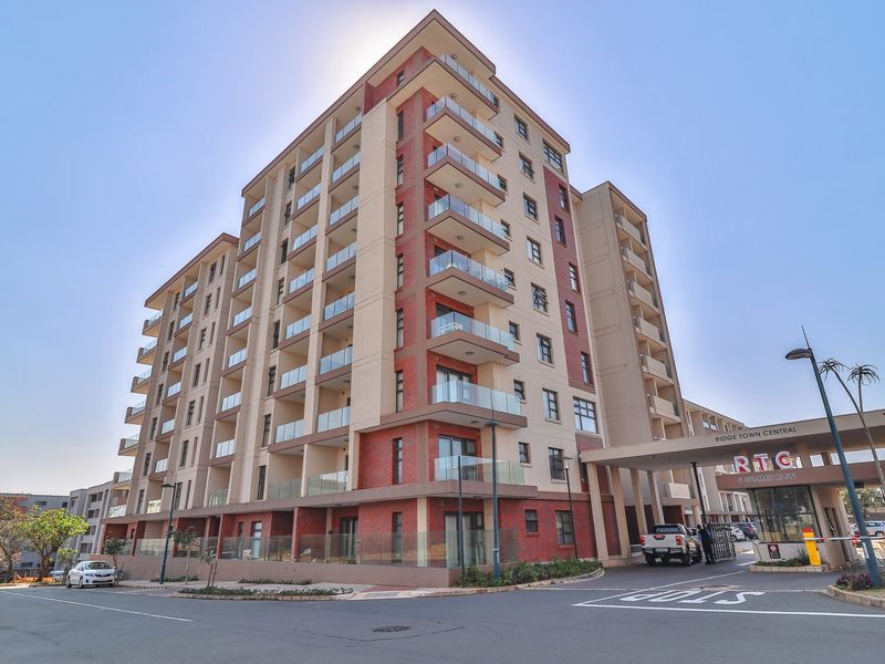 Luxurious 2 Bedroom Apartment in Umhlanga In the famous Ridge Town Central. - Photo 1