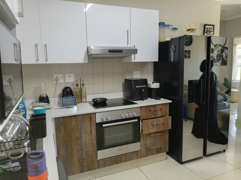 Luxurious 2 Bedroom Apartment in Umhlanga In the famous Ridge Town Central. - Photo 8