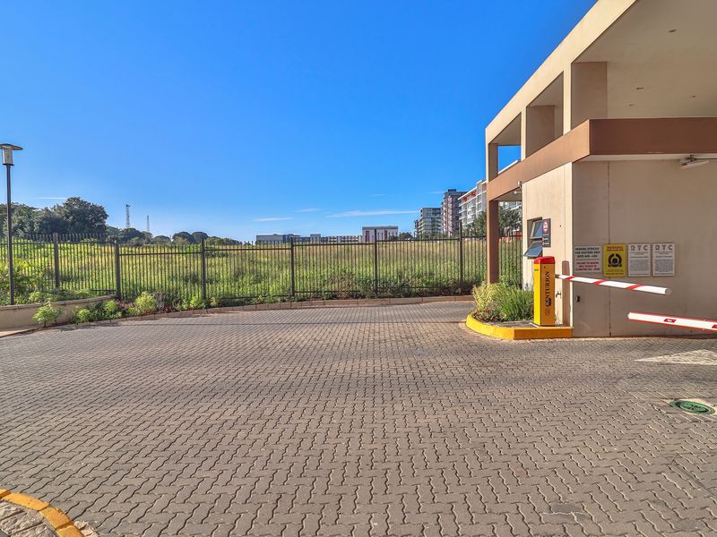 Luxurious 2 Bedroom Apartment in Umhlanga In the famous Ridge Town Central. - Photo 3