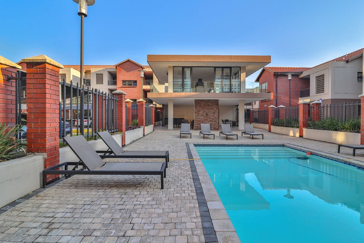 Luxurious 2 Bedroom Apartment in Umhlanga In the famous Ridge Town Central. - Photo 2