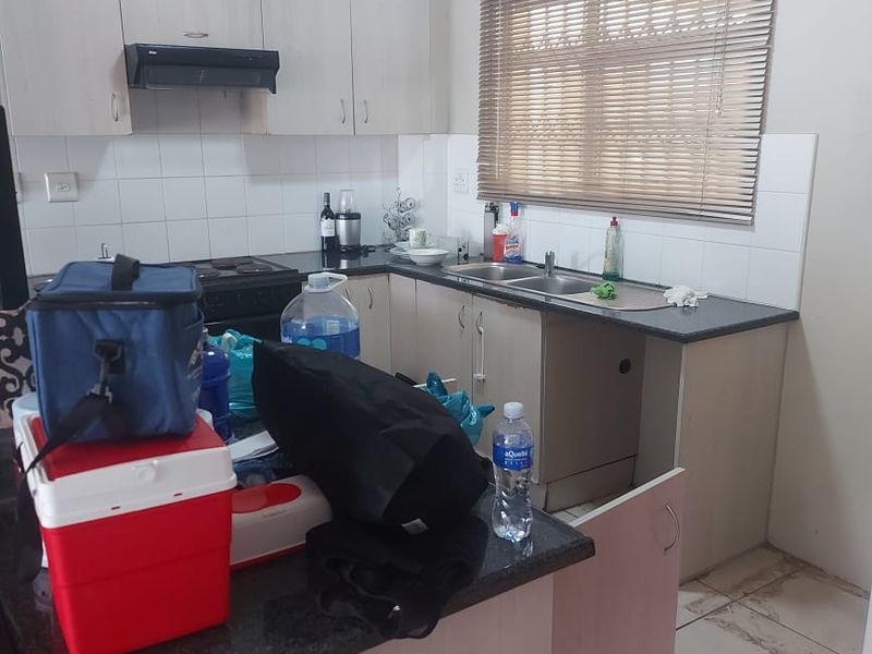 Modern Two Bedroom Apartment - Prime Umhlanga - Photo 7