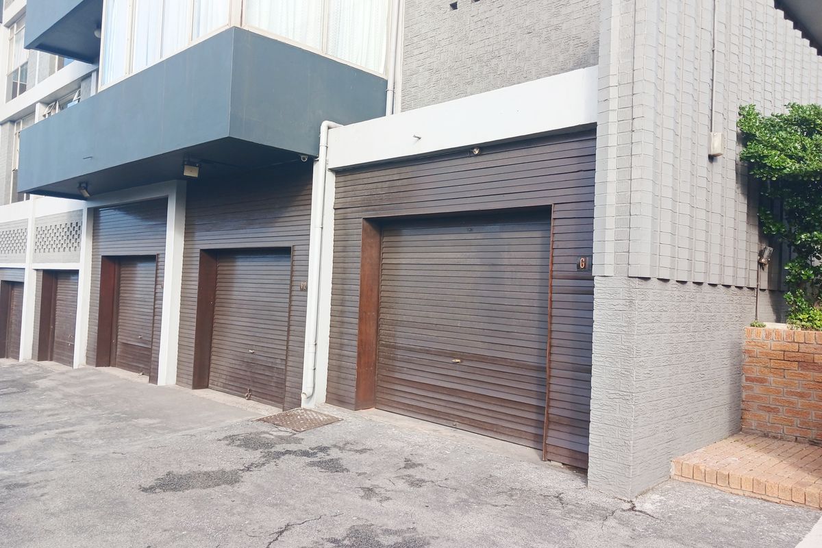 CENTRAL 2 BED 2.5 BATH APARTMENT WITH GARAGE FOR RENT - Photo 3