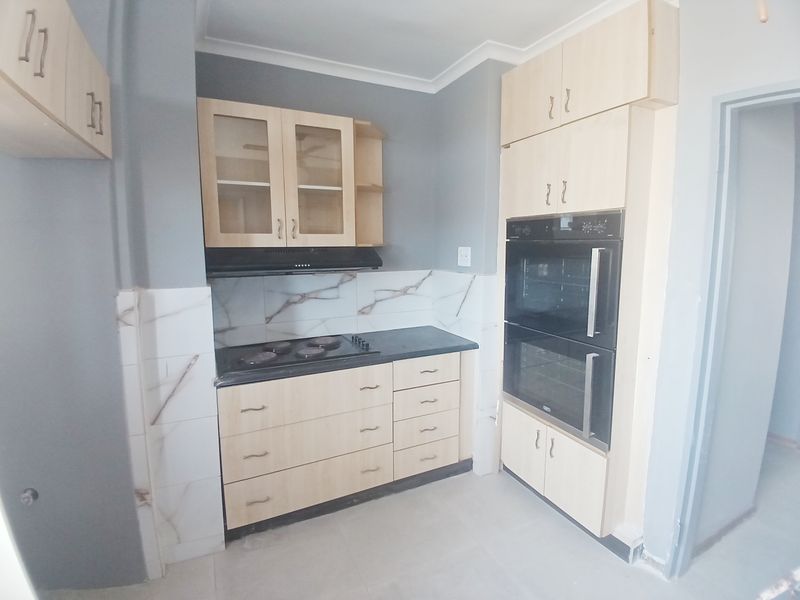CENTRAL 2 BED 2.5 BATH APARTMENT WITH GARAGE FOR RENT - Photo 1
