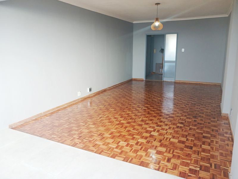 CENTRAL 2 BED 2.5 BATH APARTMENT WITH GARAGE FOR RENT - Photo 3