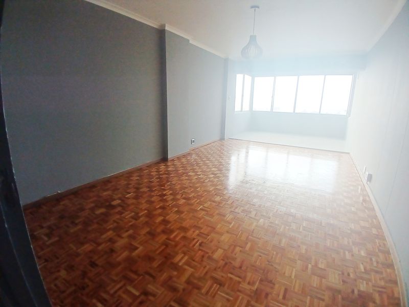 CENTRAL 2 BED 2.5 BATH APARTMENT WITH GARAGE FOR RENT - Photo 2
