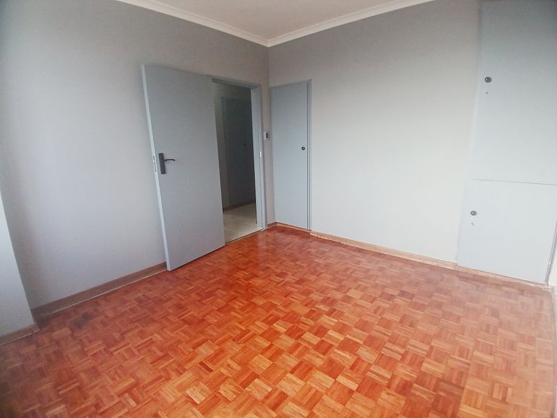 CENTRAL 2 BED 2.5 BATH APARTMENT WITH GARAGE FOR RENT - Photo 5