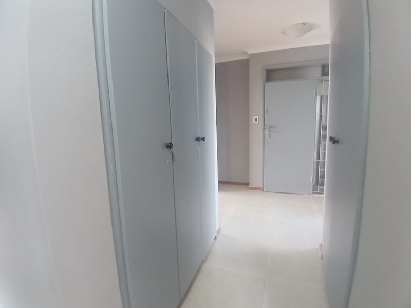 CENTRAL 2 BED 2.5 BATH APARTMENT WITH GARAGE FOR RENT - Photo 4