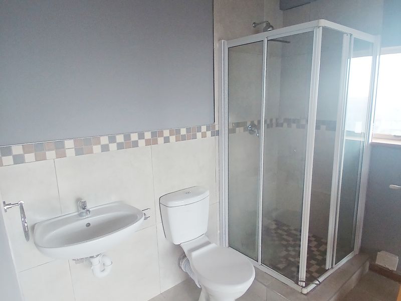 CENTRAL 2 BED 2.5 BATH APARTMENT WITH GARAGE FOR RENT - Photo 9