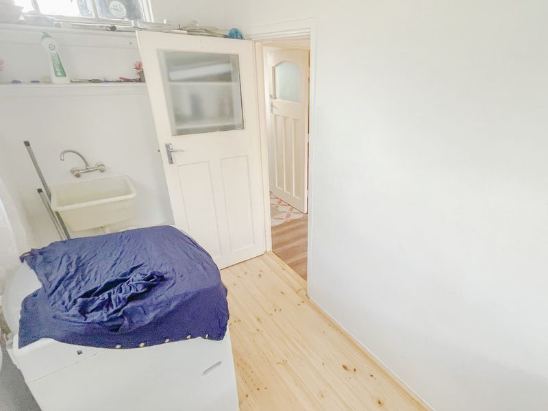 NEWTON PARK 3 BED 1 BATH HOUSE FOR RENT - Photo 9