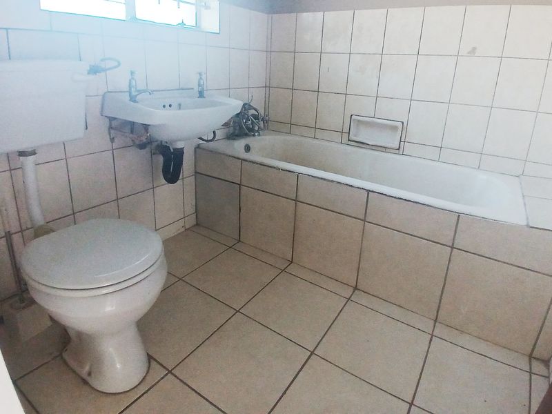 CENTRAL BACHELOR / STUDIO APARTMENT FOR RENT - Photo 4