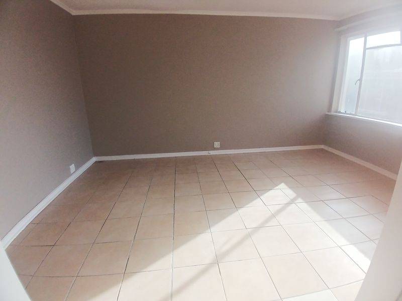 CENTRAL BACHELOR / STUDIO APARTMENT FOR RENT - Photo 2