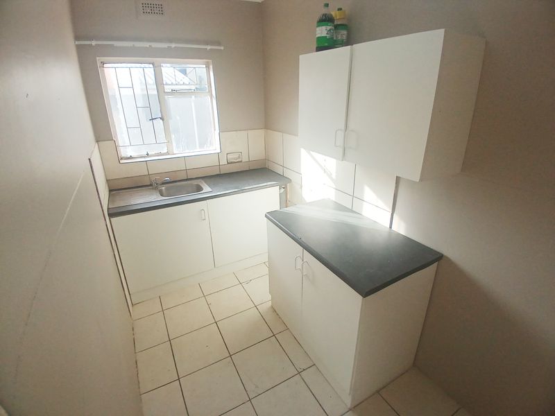 CENTRAL BACHELOR / STUDIO APARTMENT FOR RENT - Photo 3