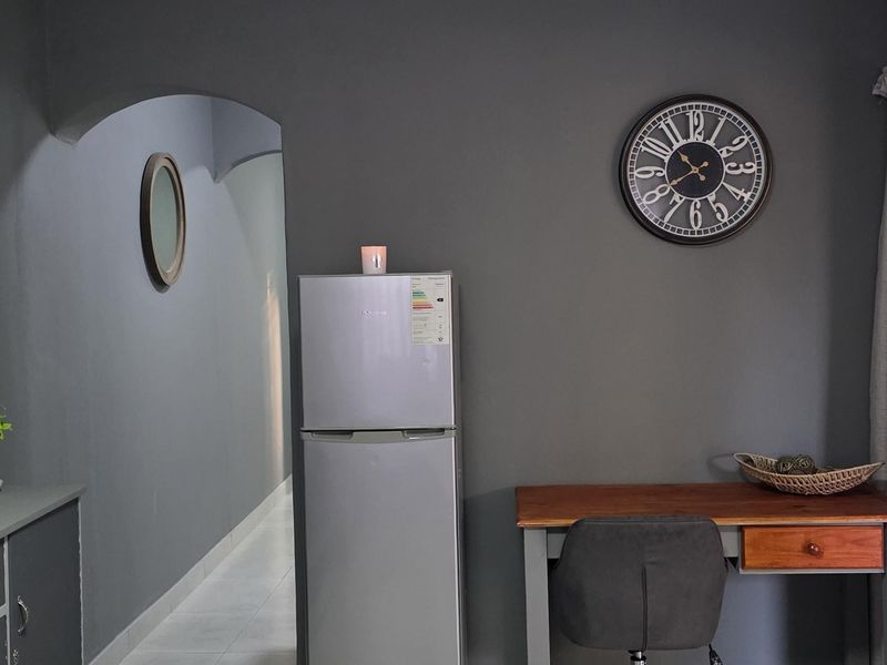 Modern Fully Furnished 1-Bedroom Flatlet to Let in Mooinooi - Photo 4