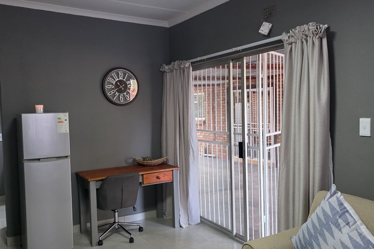 Modern Fully Furnished 1-Bedroom Flatlet to Let in Mooinooi - Photo 5