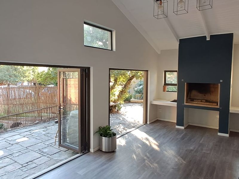 Spacious 5-Bedroom Family Retreat on a Large 1,500m2 Erf in Peaceful Penhill Estate - Photo 6