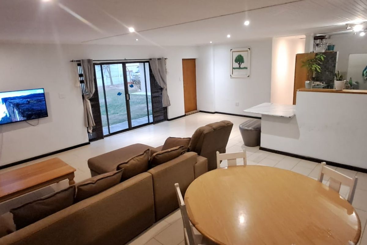Spacious 5-Bedroom Family Retreat on a Large 1,500m2 Erf in Peaceful Penhill Estate - Photo 5
