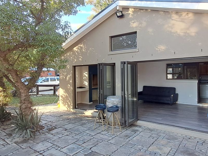 Spacious 5-Bedroom Family Retreat on a Large 1,500m2 Erf in Peaceful Penhill Estate - Photo 4
