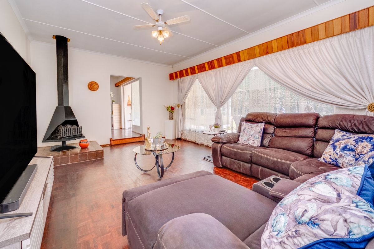 HAPPY LOVED HOME WTH WARM ENERGY AND GOOD VIBES. - Photo 4